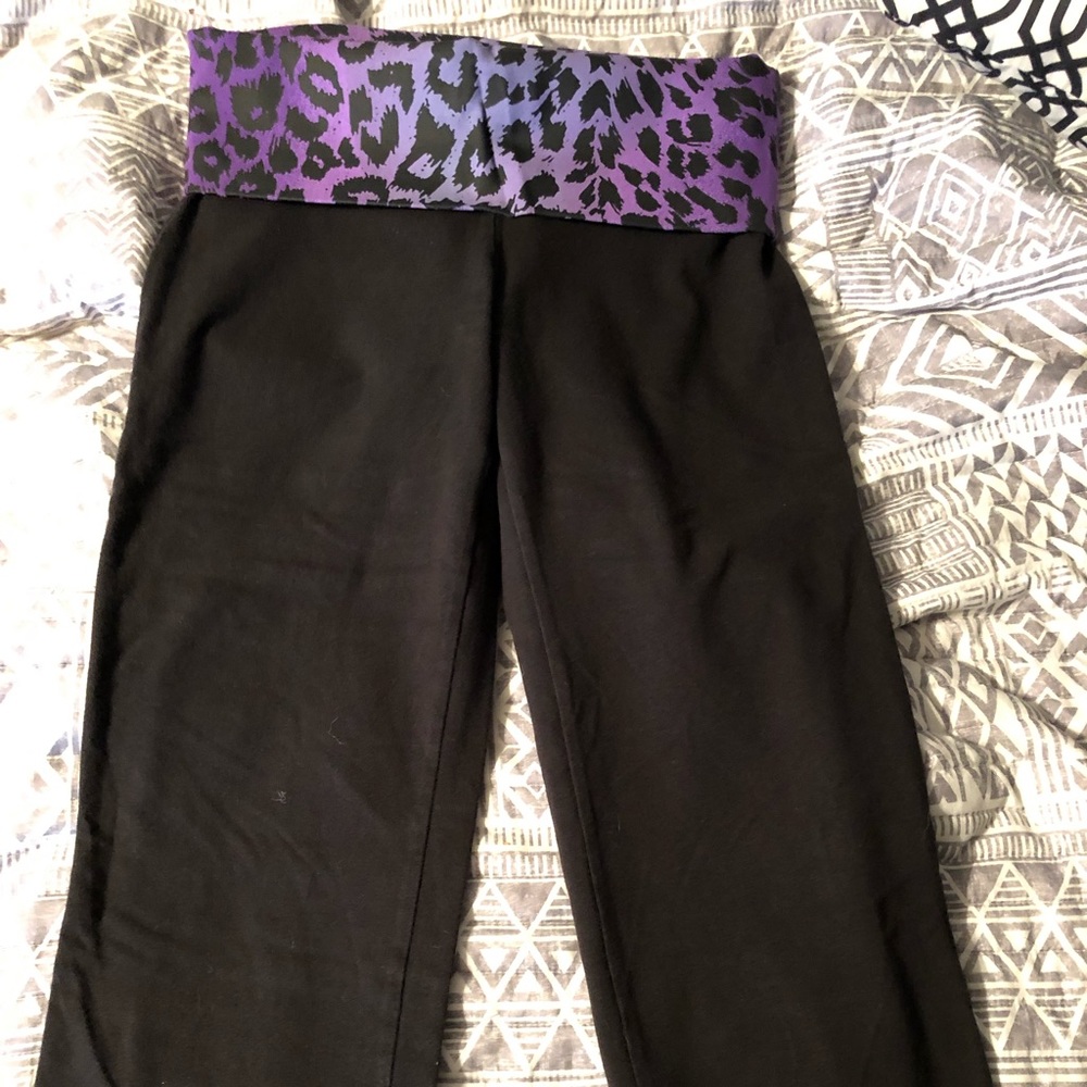 Black Capri length yoga pants. Size small.